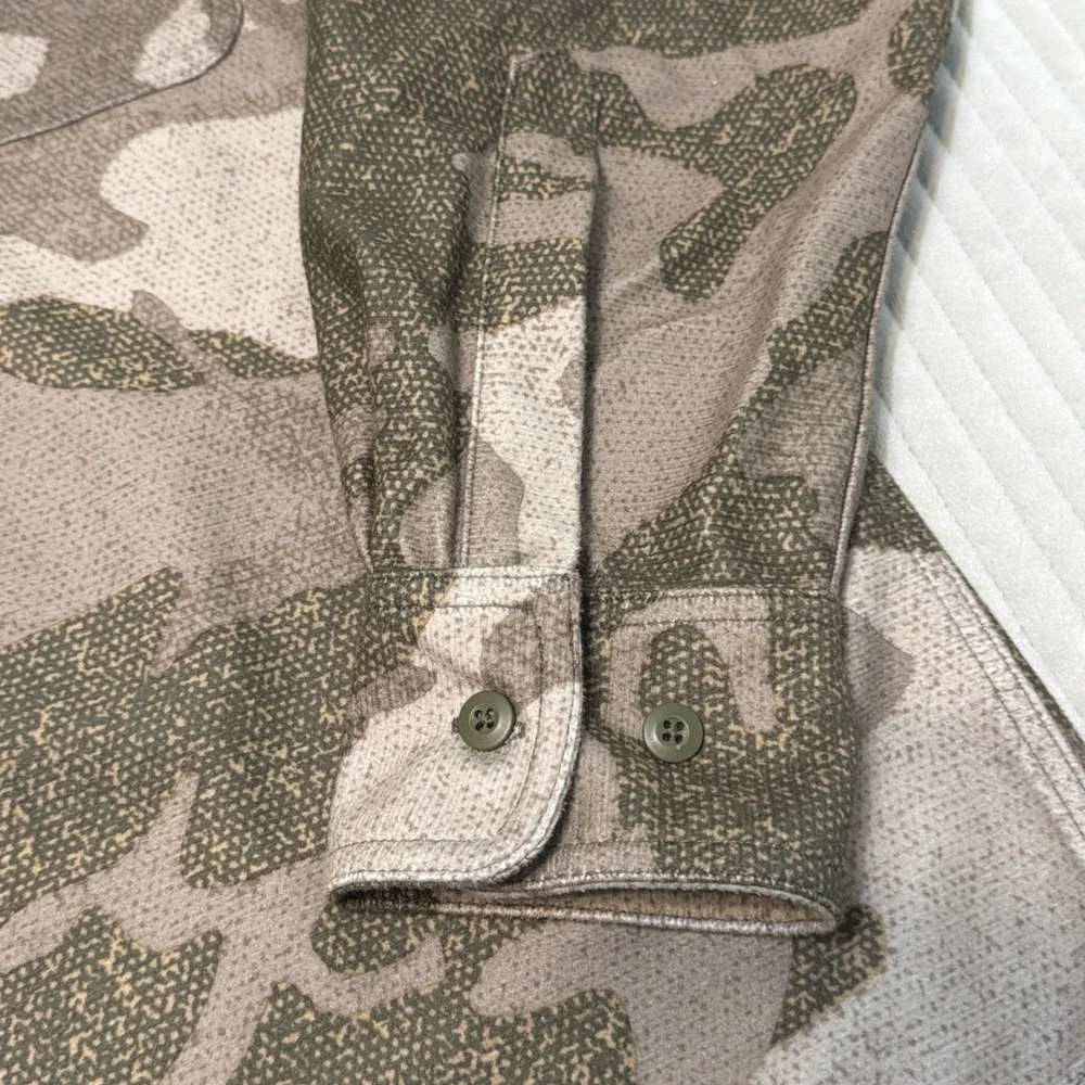 Cabela's Men's Medium Camo Hunting Shirt Button-Up Flannel Collared Long Sleeve